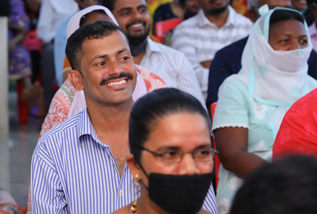 Grace Ministry Celebrates Christmas 2021 with Pomp and Grandeur on 17th Friday, December at its Prayer centre in Valachil, Mangalore. Hundreds gathered at the program and celebrated Xmas with Bro Andrew Richard and family.  